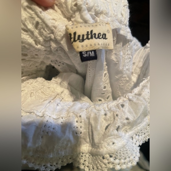 cute lace off the shoulder top - Picture 4 of 4